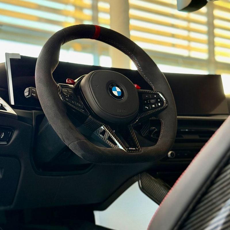 Interior Alcantara și scaune scoică din carbon BMW M